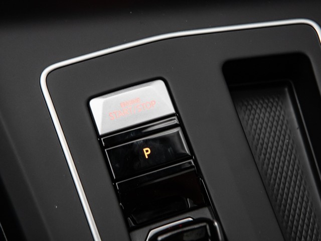 Volkswagen Golf VIII 1.4 HYBRID GTE PANO AHK CAM ACC LM18