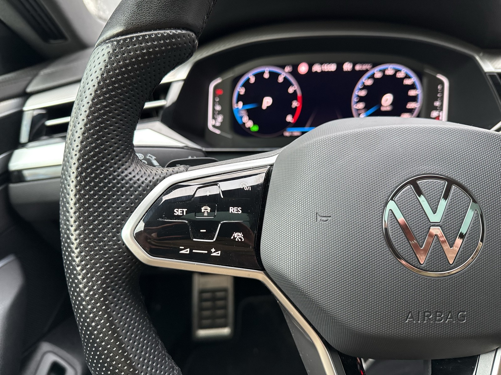 Volkswagen Arteon Shooting Brake 2.0 R-LINE PANO AHK LM19