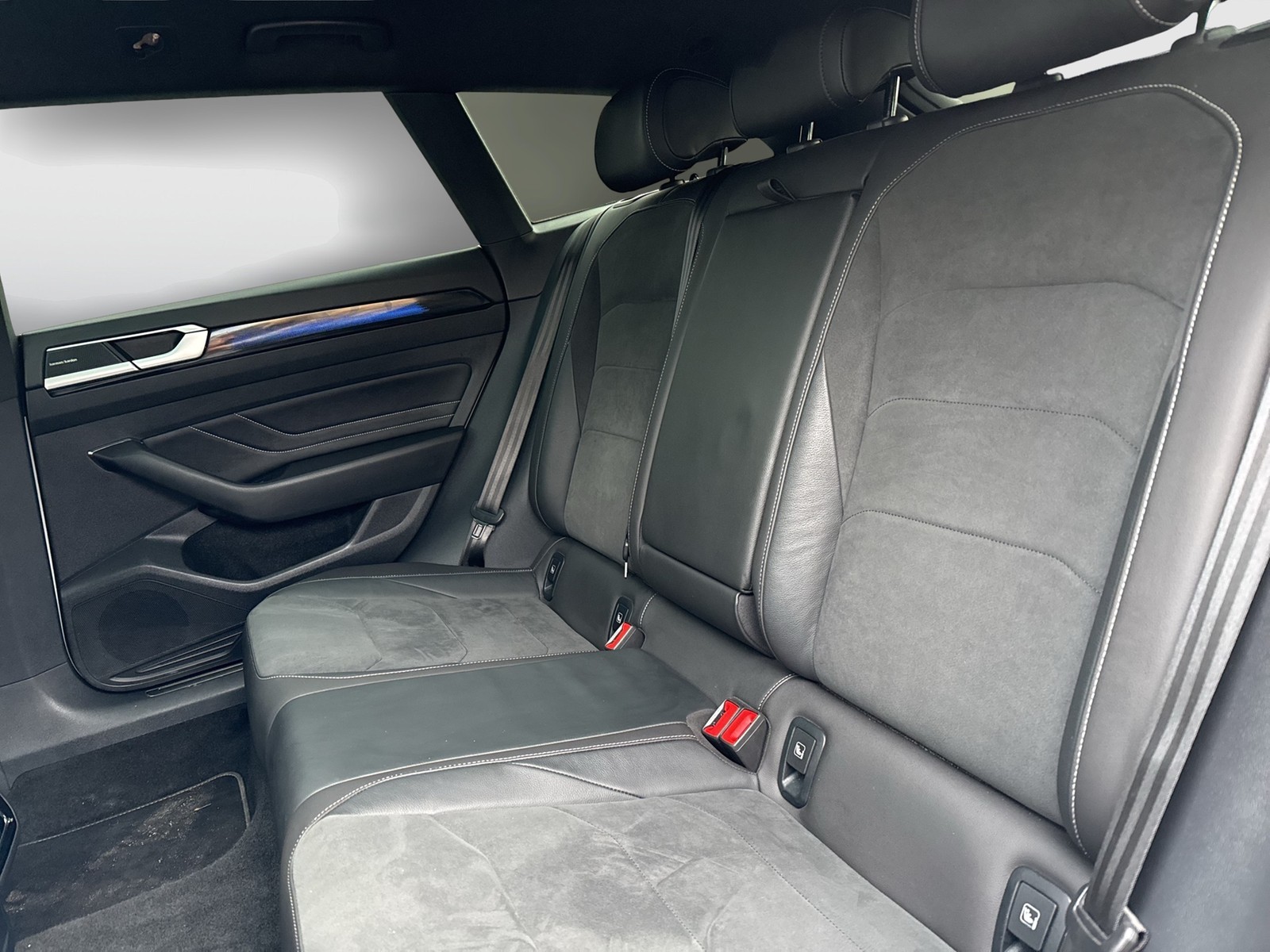 Volkswagen Arteon Shooting Brake 2.0 R-LINE PANO AHK LM19