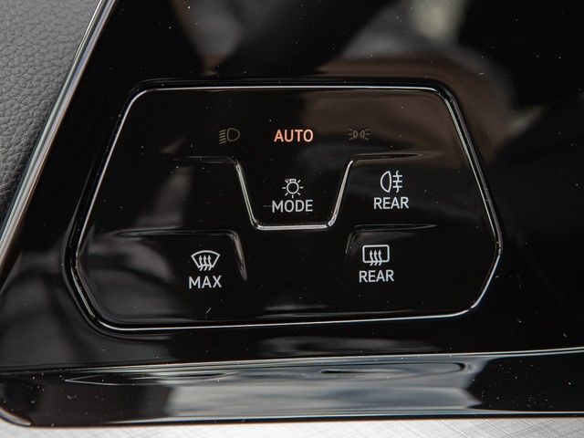 Volkswagen Golf Variant VIII 2.0 LIFE AHK ACC NAVI SITZHEIZ