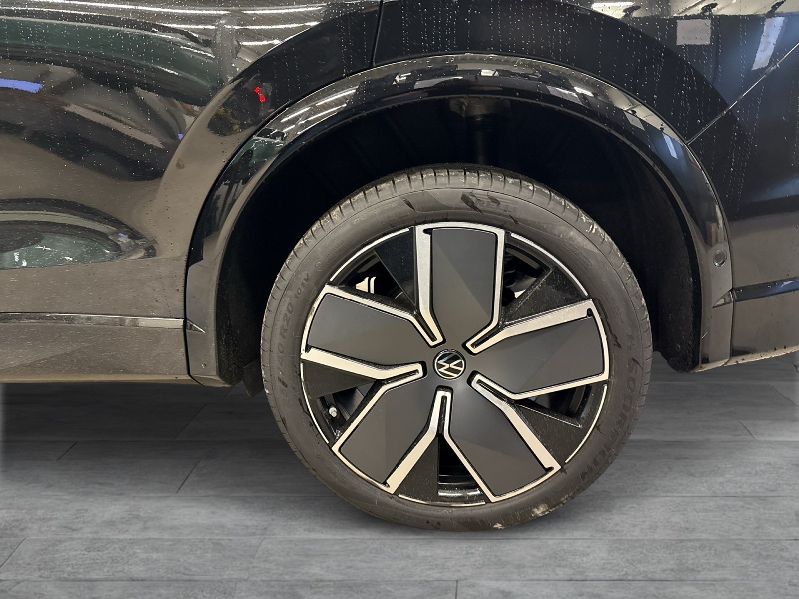 Volkswagen Tiguan 2.0 R-LINE BLACKSTYLE 4X4 AHK 360CAM LM20