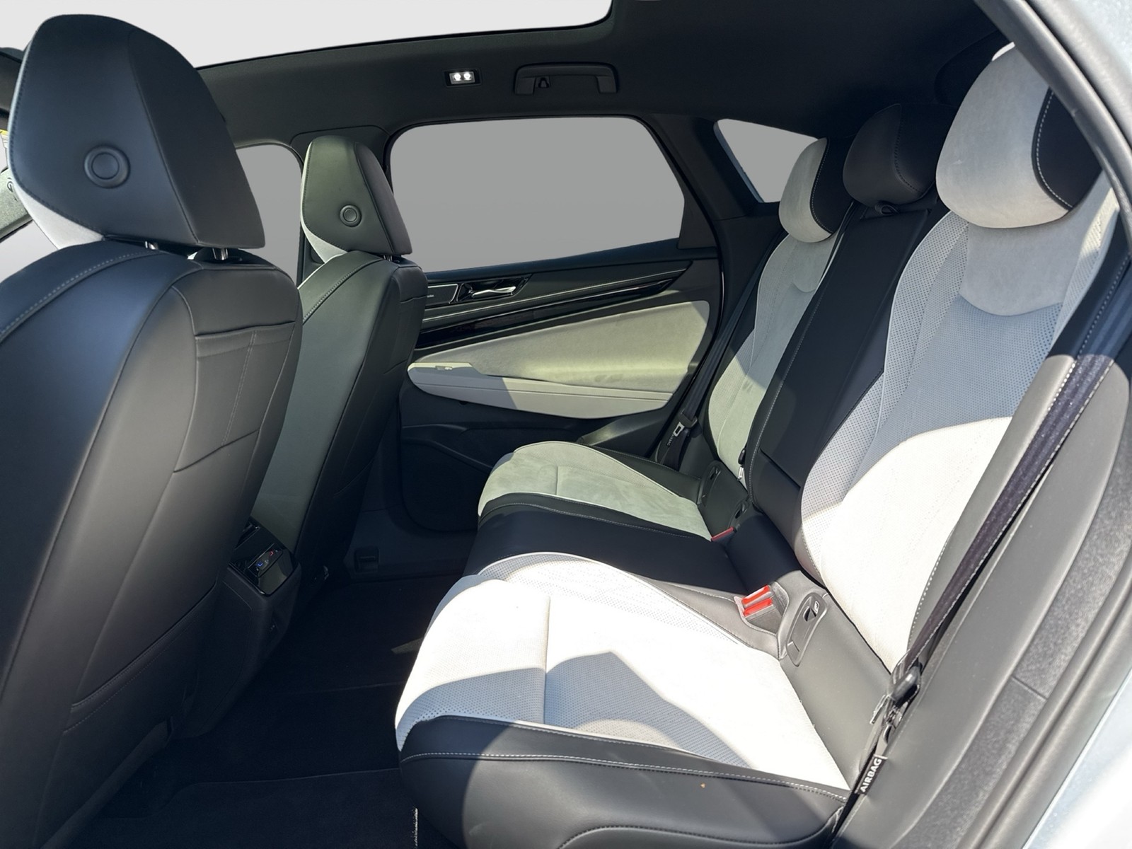 Volkswagen ID.7 PRO S WÄRMEPUMPE PANO AHK 360°CAM ACC LM21