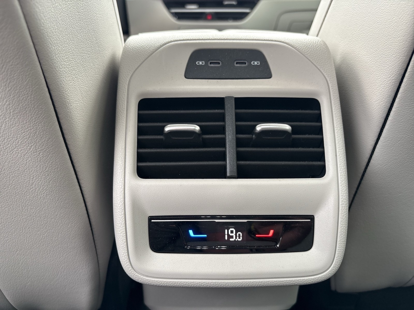 Volkswagen Passat Variant 1.5 HYBRID ELEGANCE LEDER AHK CAM