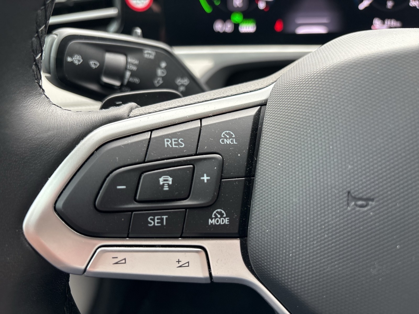 Volkswagen Passat Variant 1.5 HYBRID ELEGANCE LEDER AHK CAM