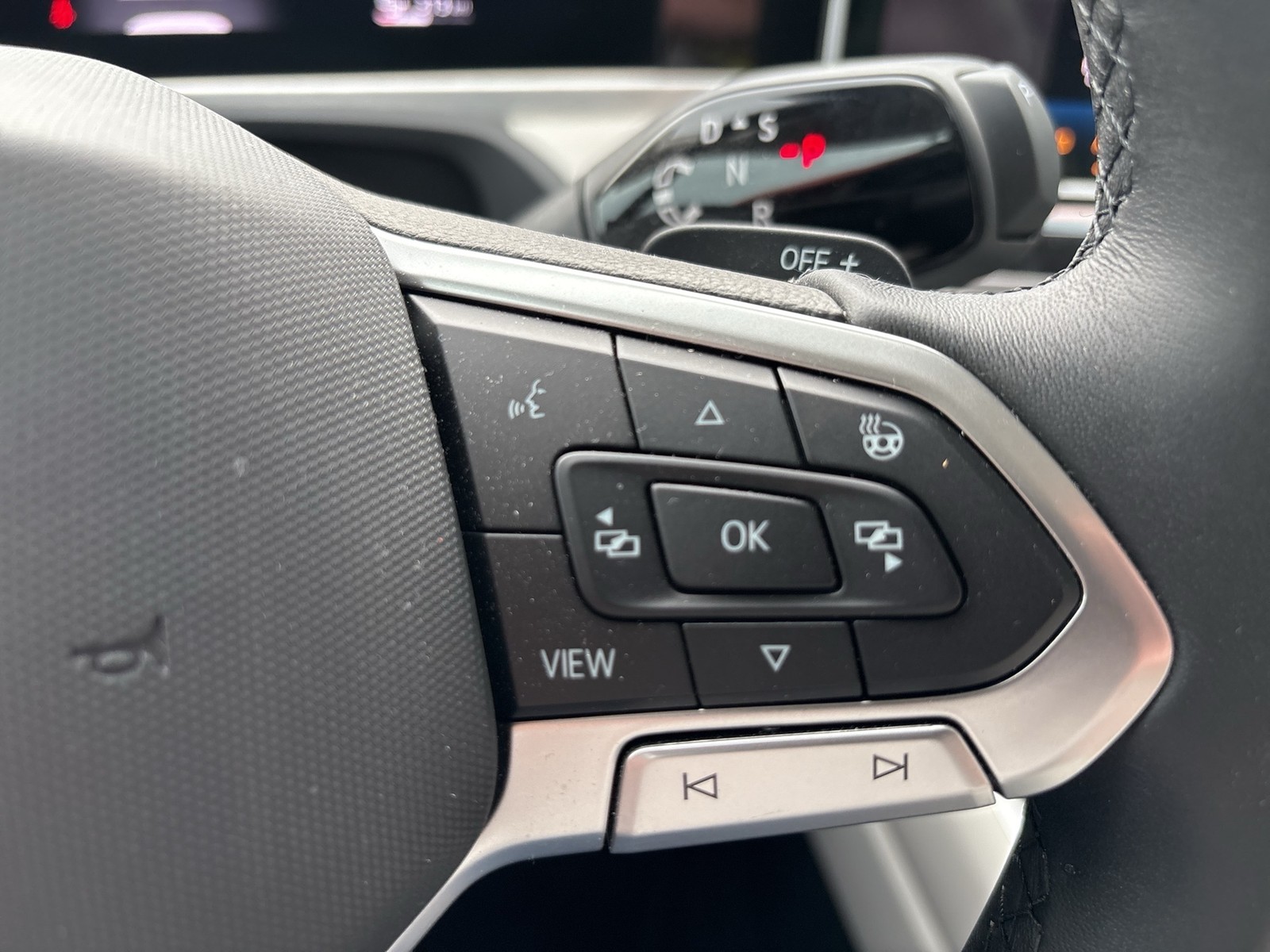 Volkswagen Passat Variant 1.5 HYBRID ELEGANCE LEDER AHK CAM