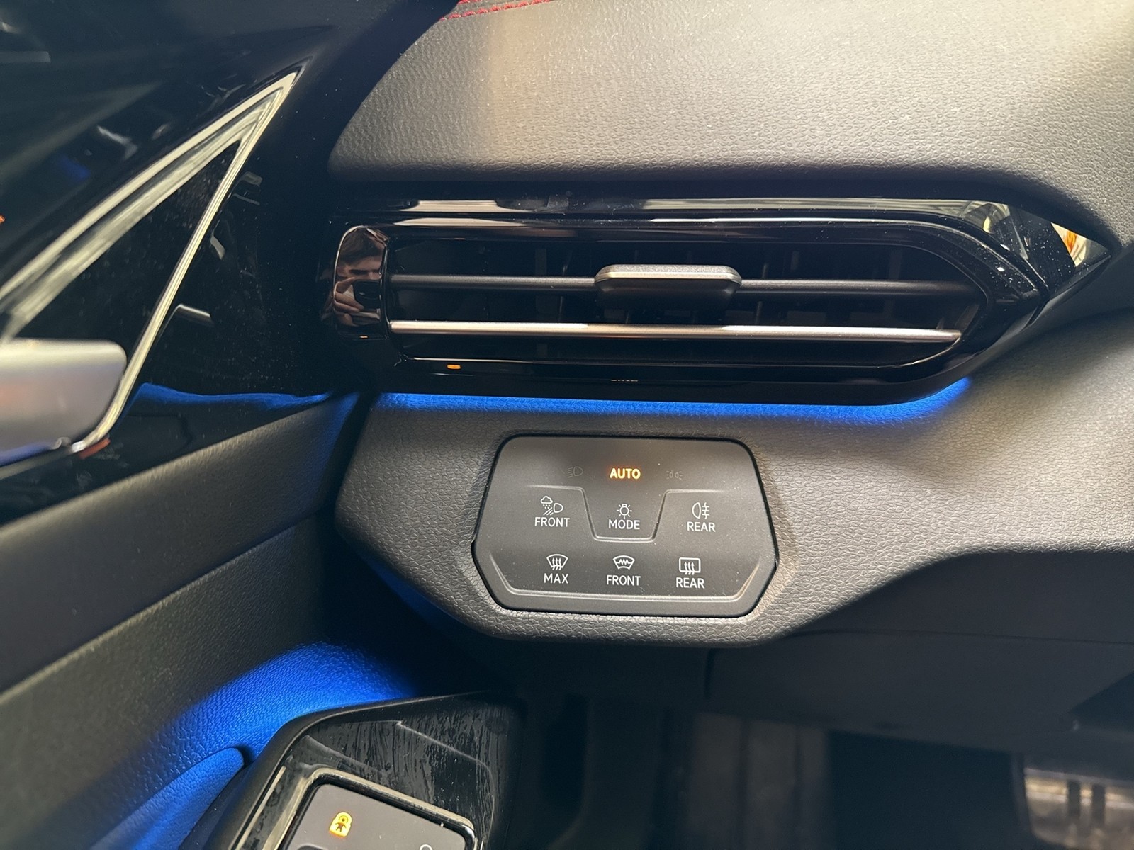 Volkswagen ID.5 GTX 4X4 WÄRMEPUMPE AHK CAM ACC LM20 MATRIX