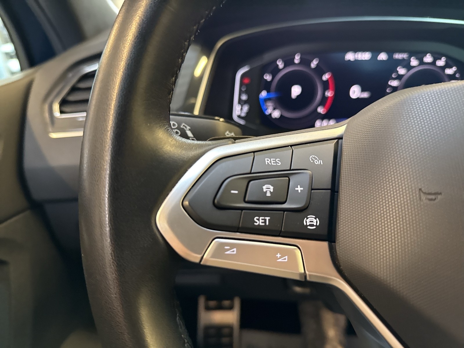 Volkswagen Tiguan 1.5 MOVE H.KARDON AHK KAMERA ALU18 ACC