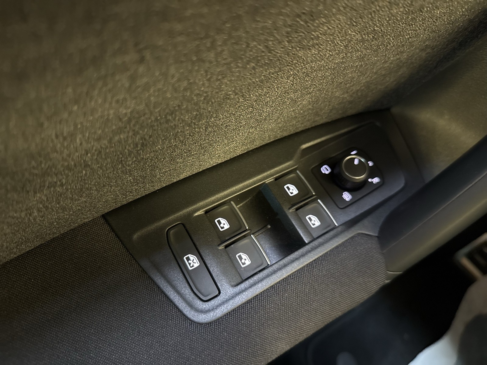 Volkswagen Tiguan 1.5 MOVE H.KARDON AHK KAMERA ALU18 ACC