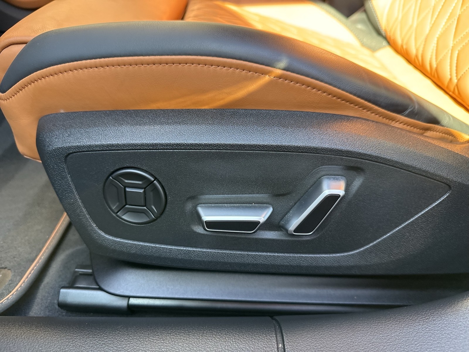 Audi S6 Avant quattro BLACKPAK PANO B&O AHK CAM LM21
