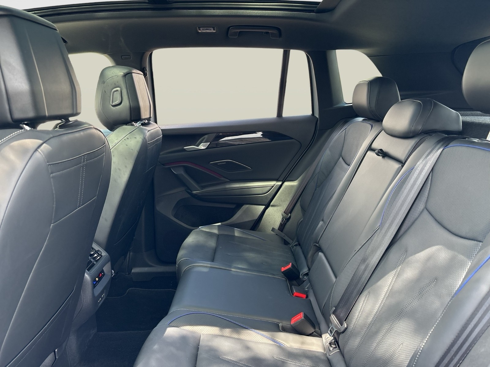 Volkswagen Tiguan 2.0 R-LINE 4MOTION DSG LEDER STANDHZG AHK