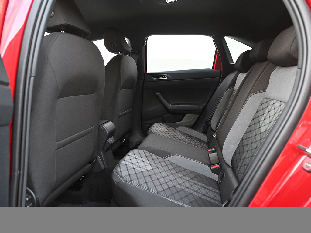 Volkswagen Taigo 1.0 R-LINE DSG BLACKSTYLE AHK CAM LM18