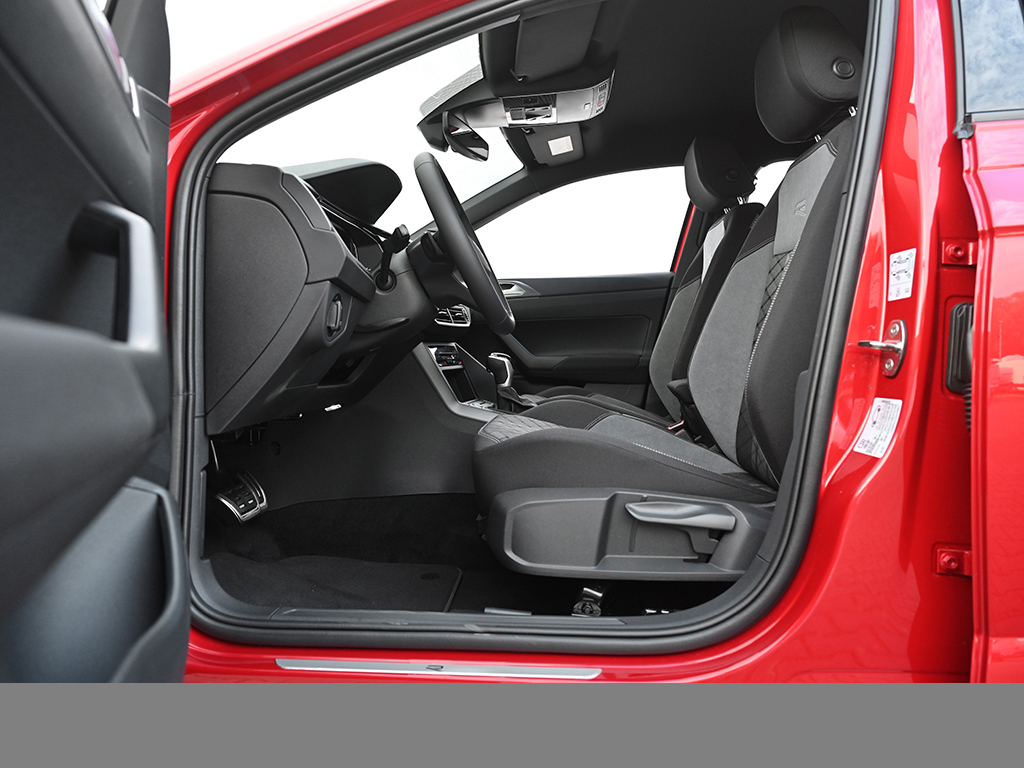 Volkswagen Taigo 1.0 R-LINE DSG BLACKSTYLE AHK CAM LM18