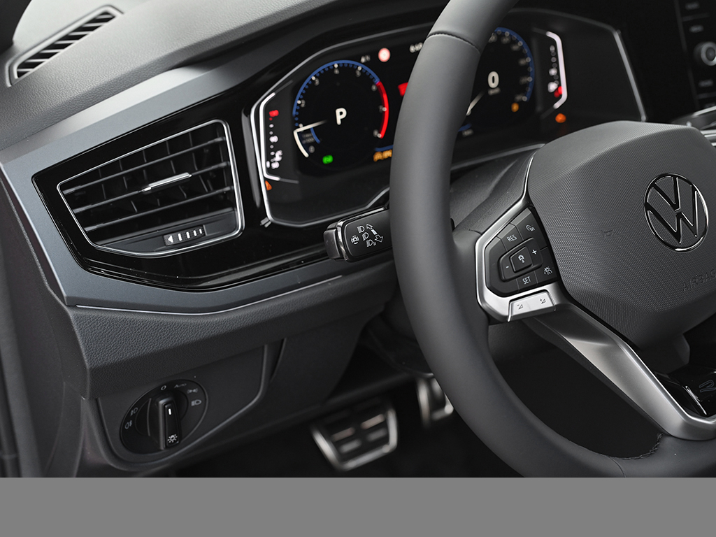 Volkswagen Taigo 1.0 R-LINE DSG BLACKSTYLE AHK CAM LM18