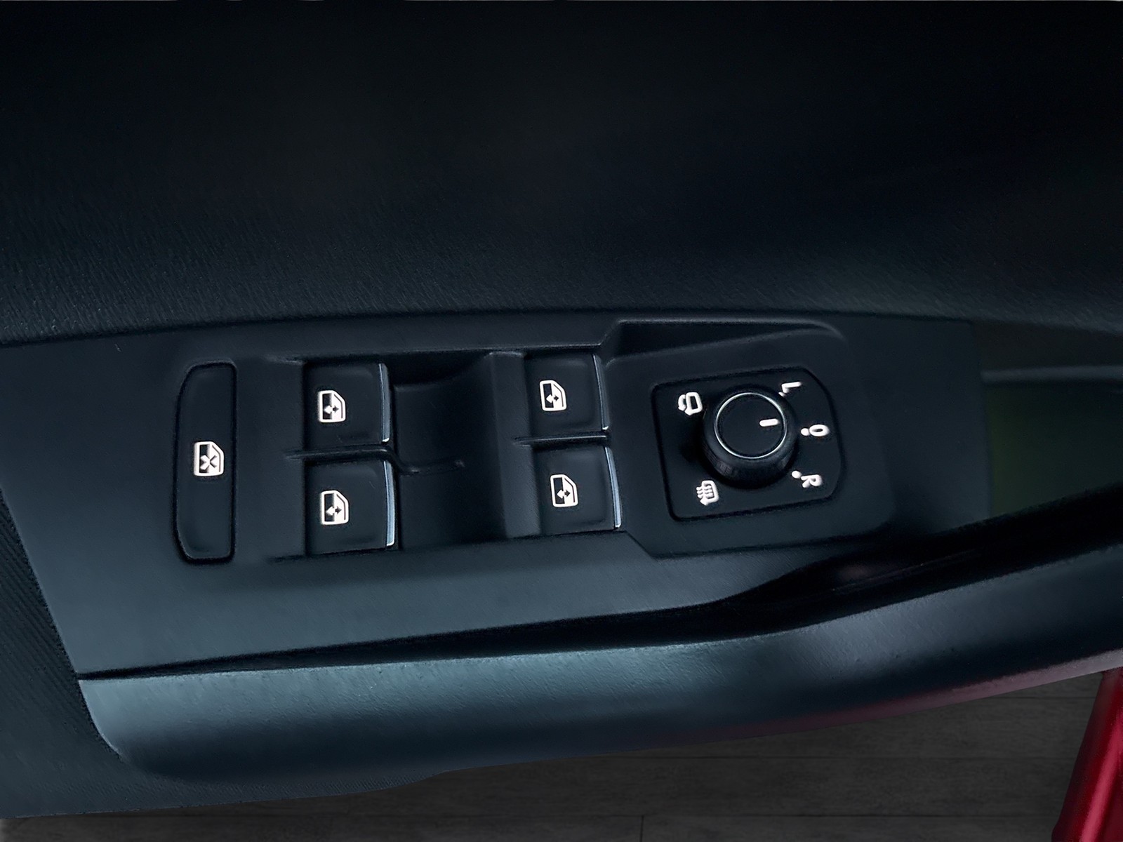 Volkswagen Taigo 1.0 R-LINE DSG BLACKSTYLE AHK CAM LM18