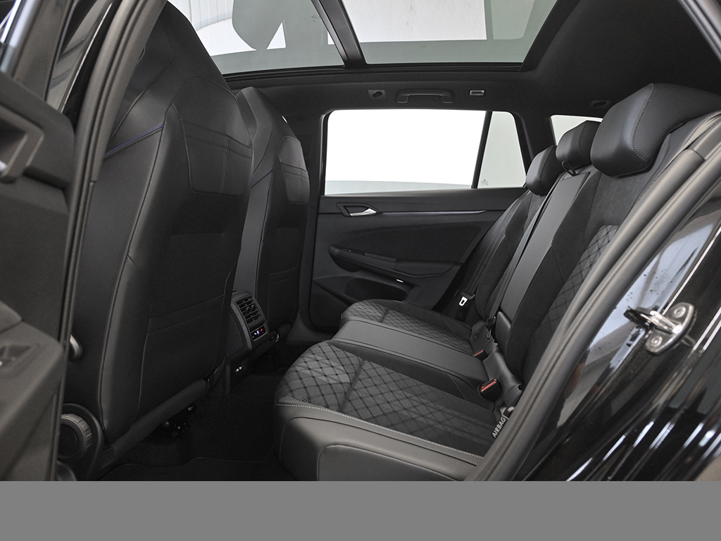 Volkswagen Golf Variant 1.5 R-LINE DSG BLACKSTYLE AHK PANO