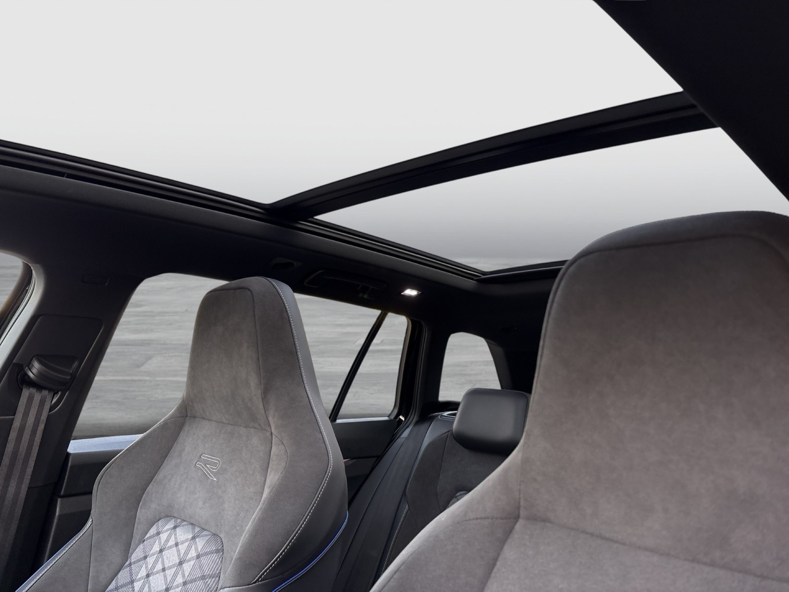 Volkswagen Golf Variant 1.5 R-LINE DSG BLACKSTYLE AHK PANO