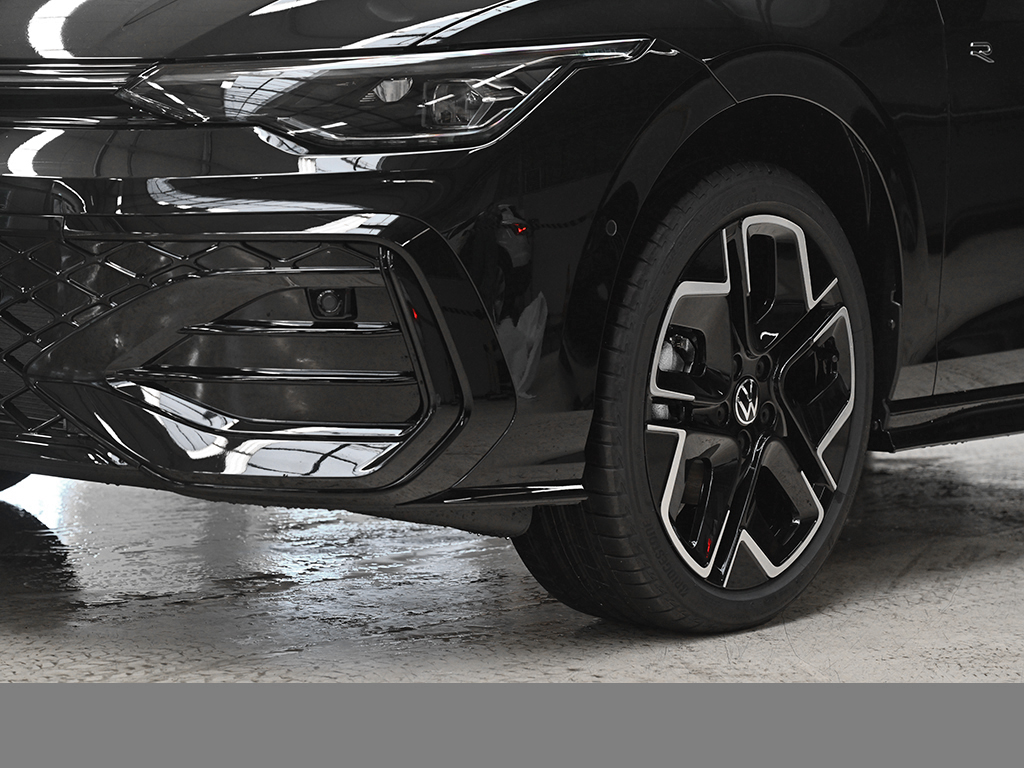 Volkswagen Golf Variant 1.5 R-LINE DSG BLACKSTYLE AHK PANO