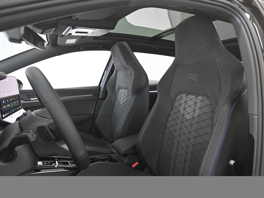 Volkswagen Golf Variant 1.5 R-LINE DSG BLACKSTYLE AHK PANO