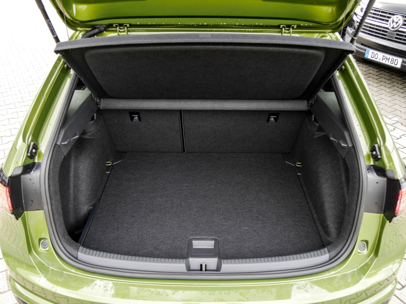 Volkswagen Taigo 1.5 R-LINE DSG BLACKSTYLE AHK CAM LM18