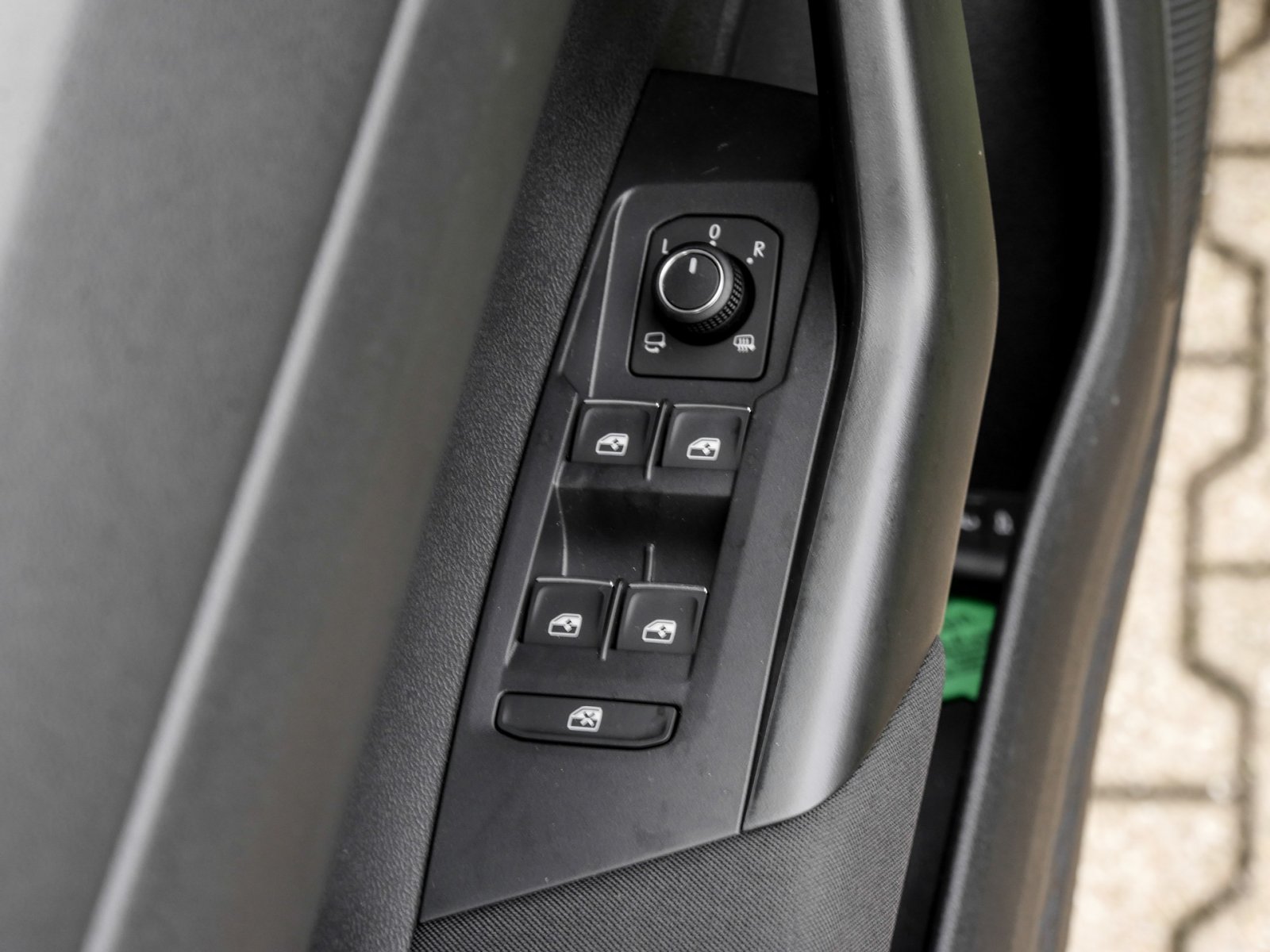 Volkswagen Taigo 1.5 R-LINE DSG BLACKSTYLE AHK CAM LM18