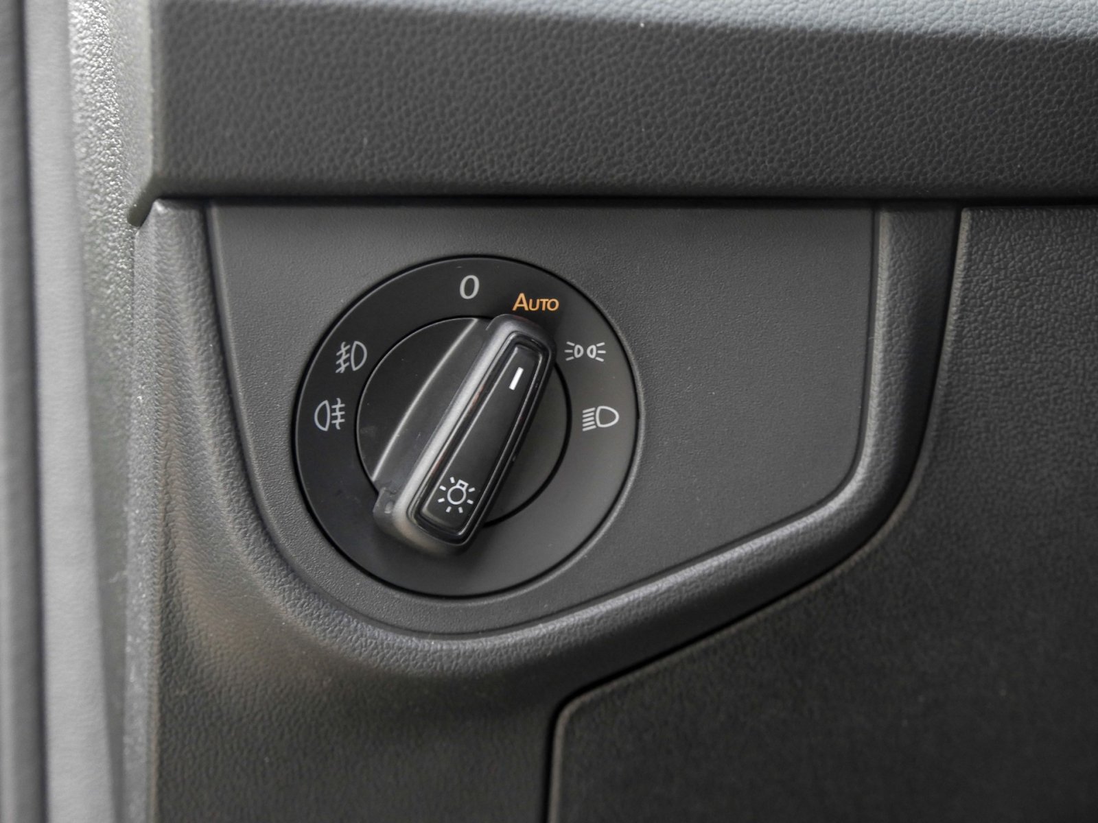 Volkswagen Taigo 1.5 R-LINE DSG BLACKSTYLE AHK CAM LM18