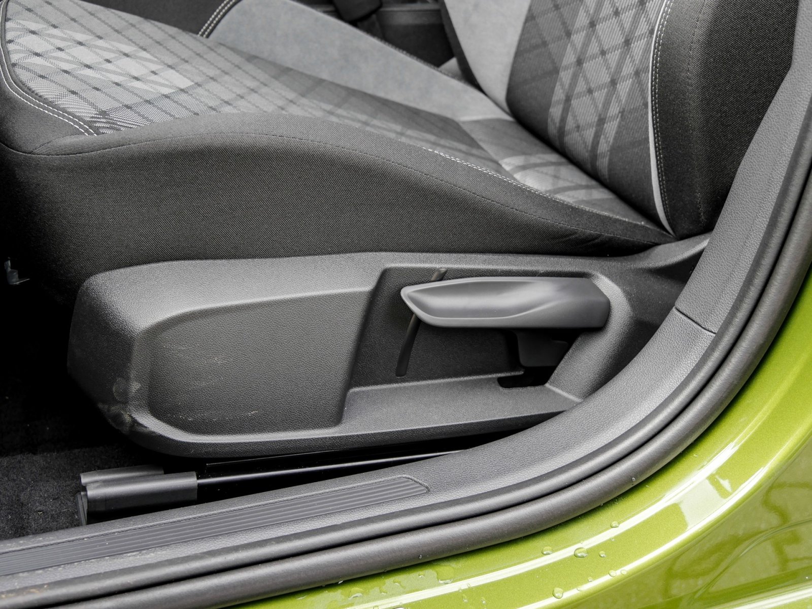 Volkswagen Taigo 1.5 R-LINE DSG BLACKSTYLE AHK CAM LM18