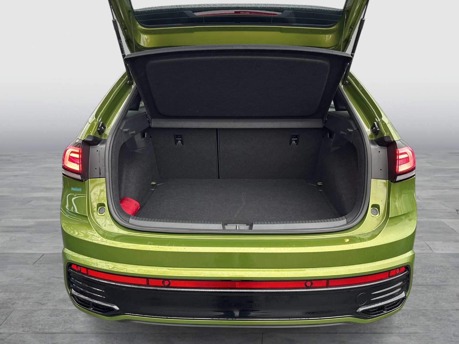 Volkswagen Taigo 1.5 R-LINE DSG BLACKSTYLE AHK CAM LM18