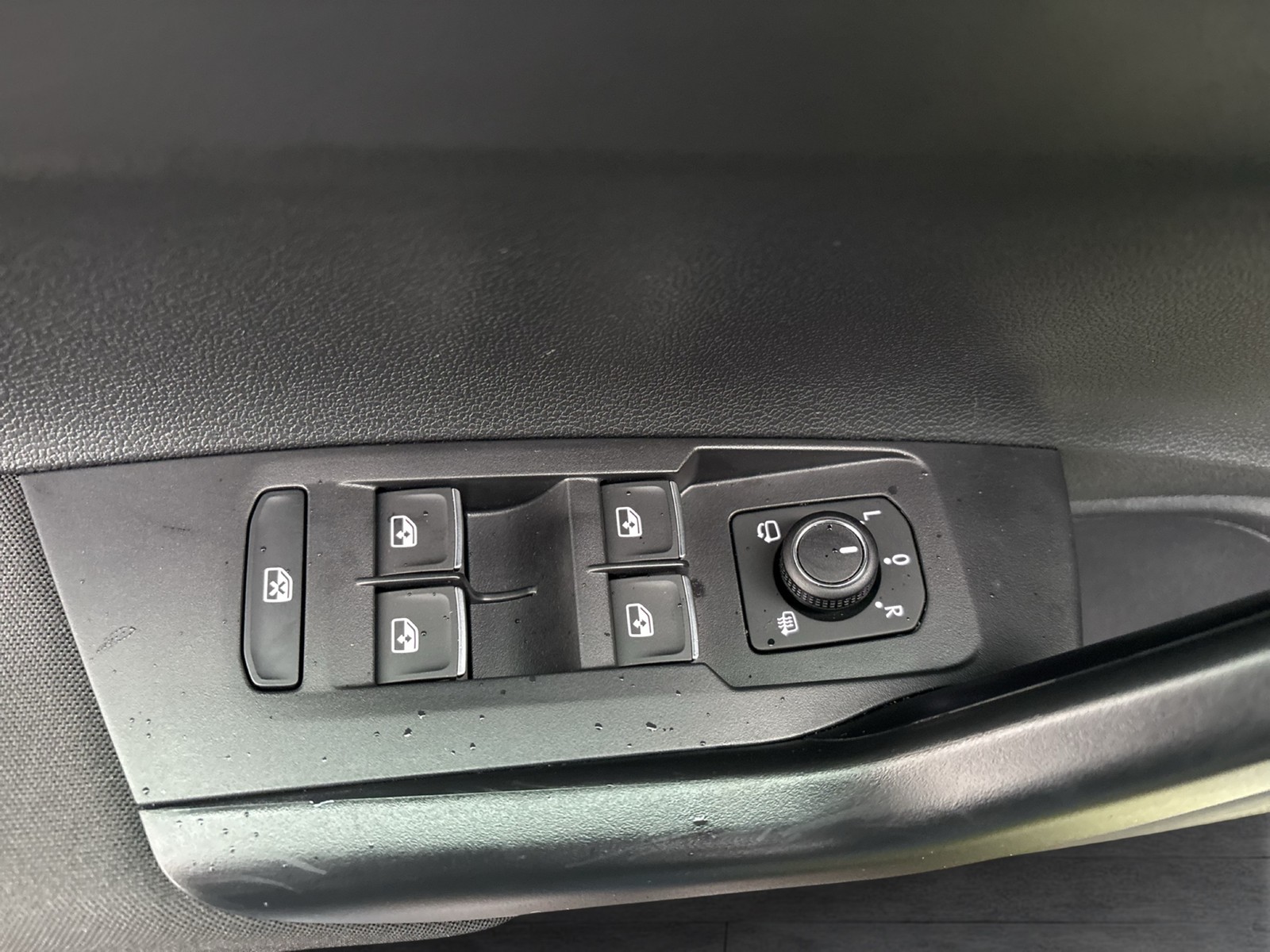 Volkswagen Taigo 1.5 R-LINE DSG BLACKSTYLE AHK CAM LM18