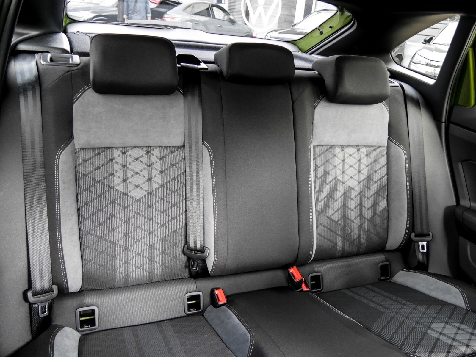 Volkswagen Taigo 1.5 R-LINE DSG BLACKSTYLE AHK CAM LM18