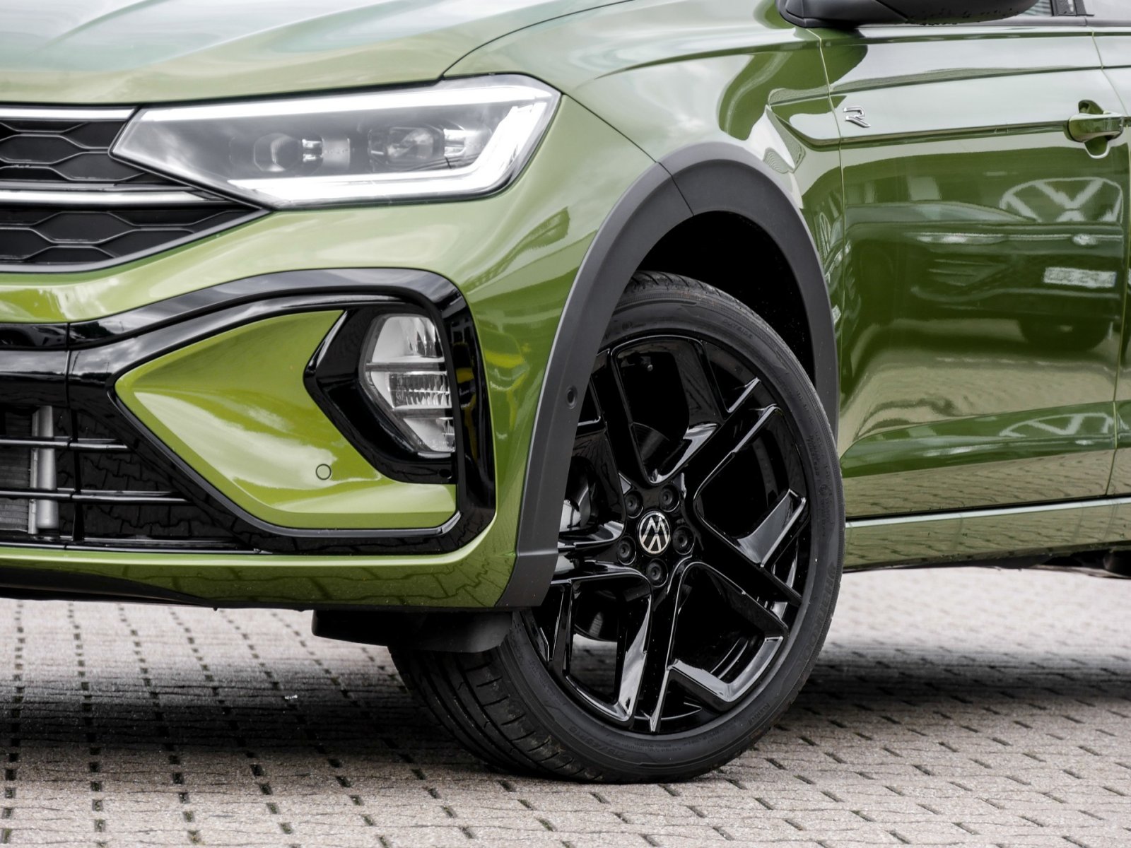 Volkswagen Taigo 1.5 R-LINE DSG BLACKSTYLE AHK CAM LM18