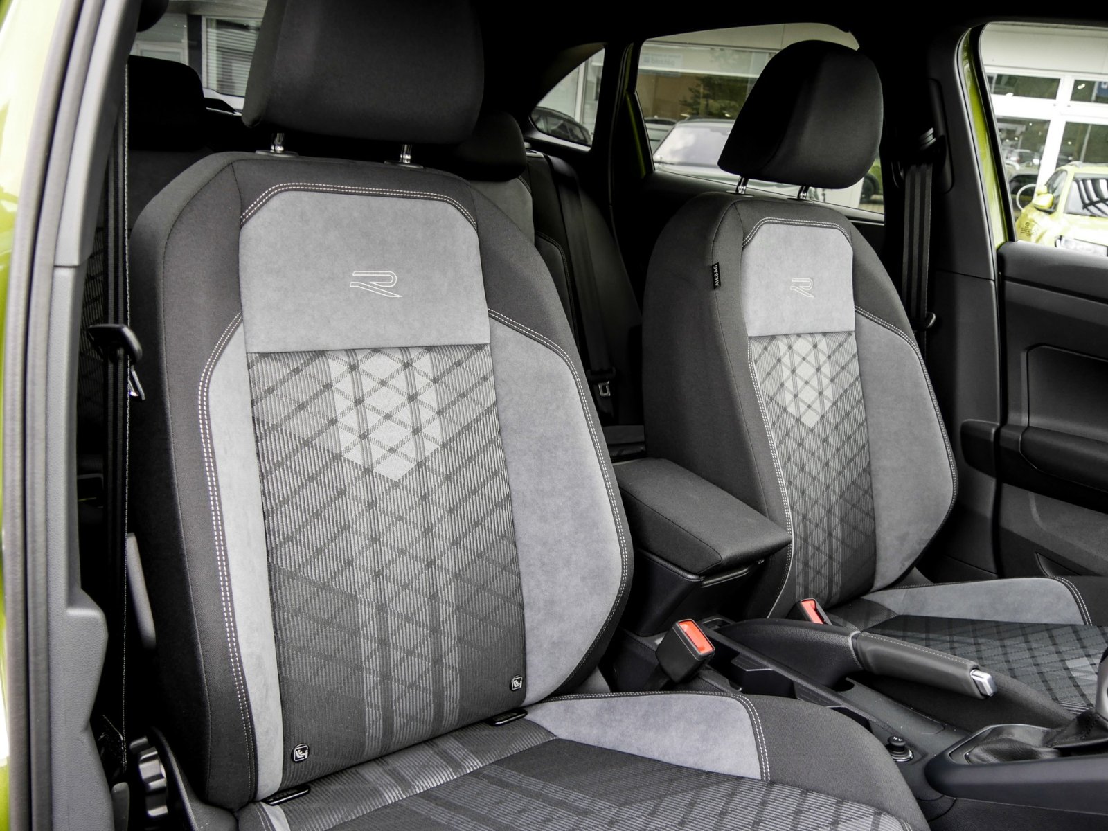 Volkswagen Taigo 1.5 R-LINE DSG BLACKSTYLE AHK CAM LM18