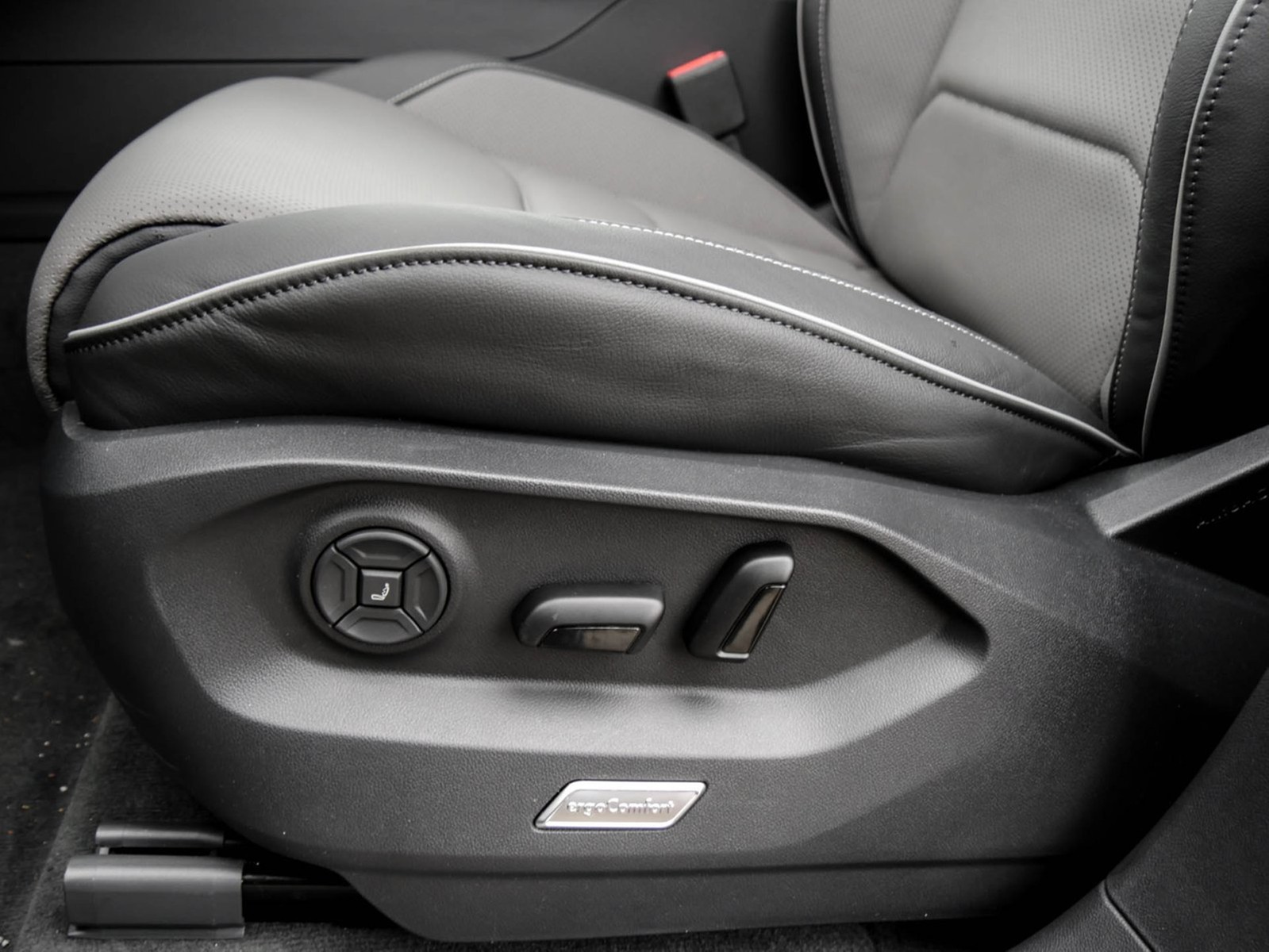 Volkswagen Touareg V6 R-LINE ALLRADLENKUNG NACHTSICHT PANO