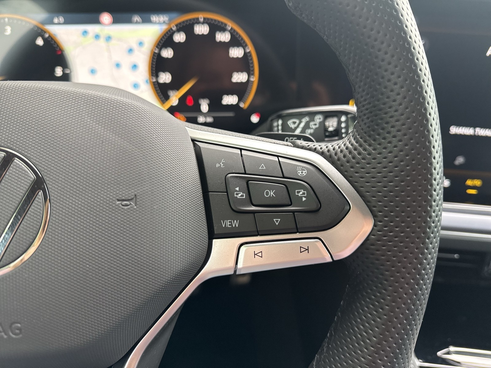 Volkswagen Touareg V6 3.0 TDI 4MOTION R-LINE ALLRADLENKUNG NACHTSICHT PANO