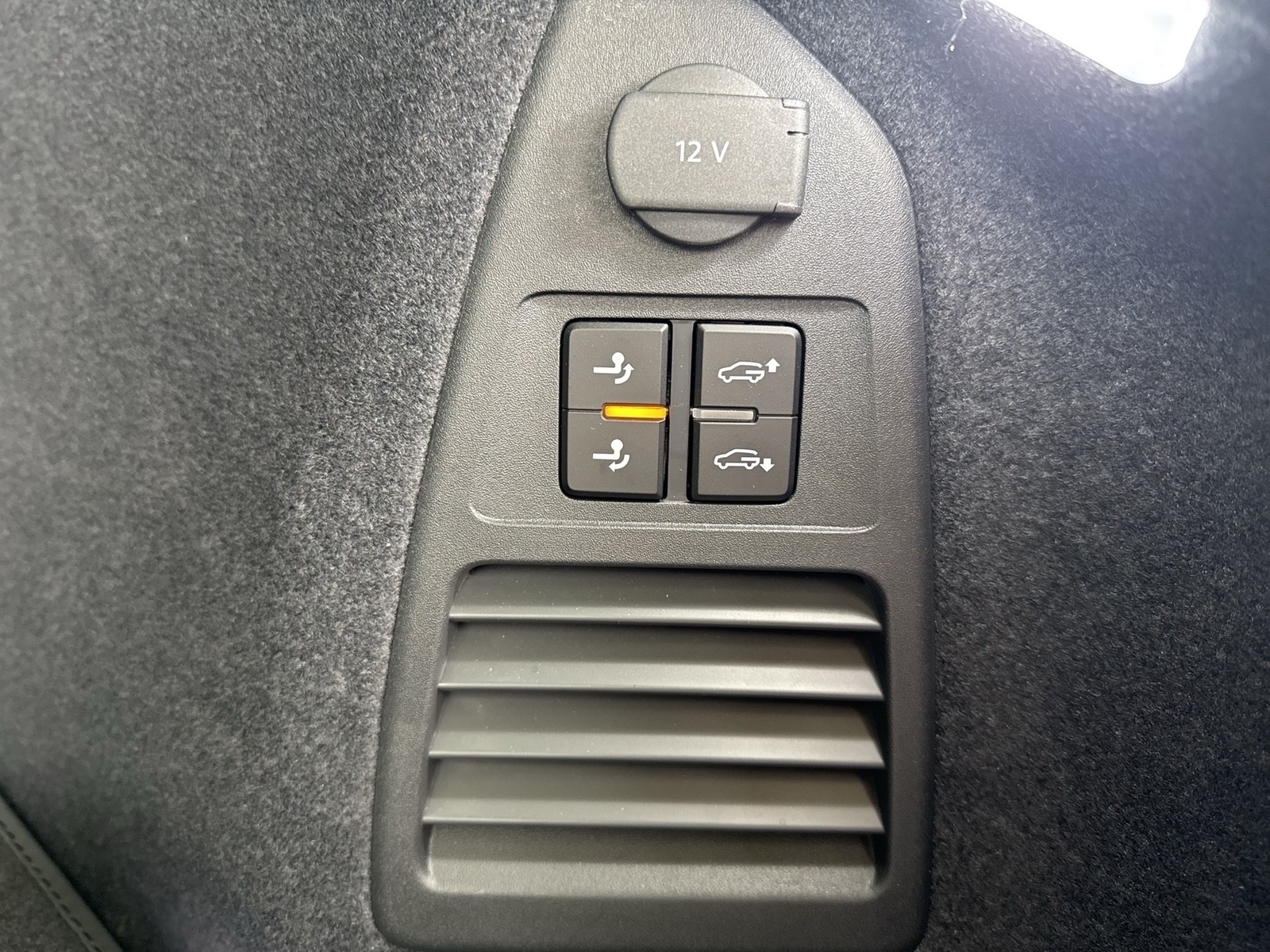 Volkswagen Touareg V6 3.0 TDI 4MOTION R-LINE ALLRADLENKUNG NACHTSICHT PANO
