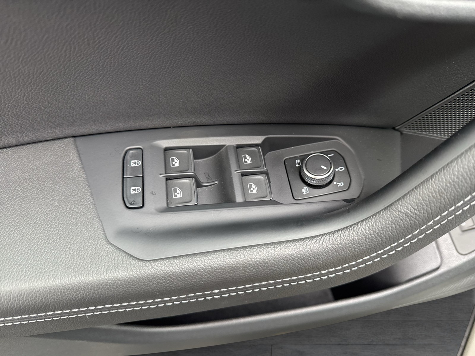 Volkswagen Touareg V6 3.0 TDI 4MOTION R-LINE ALLRADLENKUNG NACHTSICHT PANO