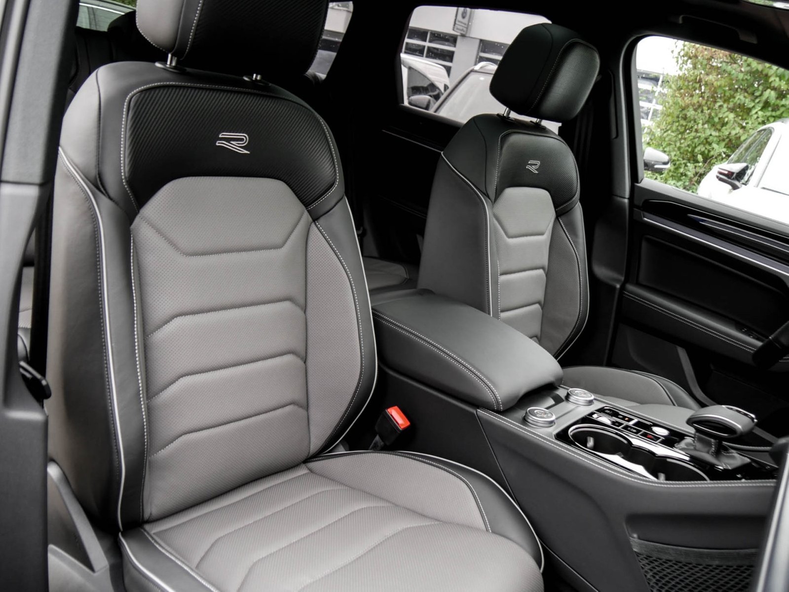 Volkswagen Touareg V6 R-LINE ALLRADLENKUNG NACHTSICHT PANO