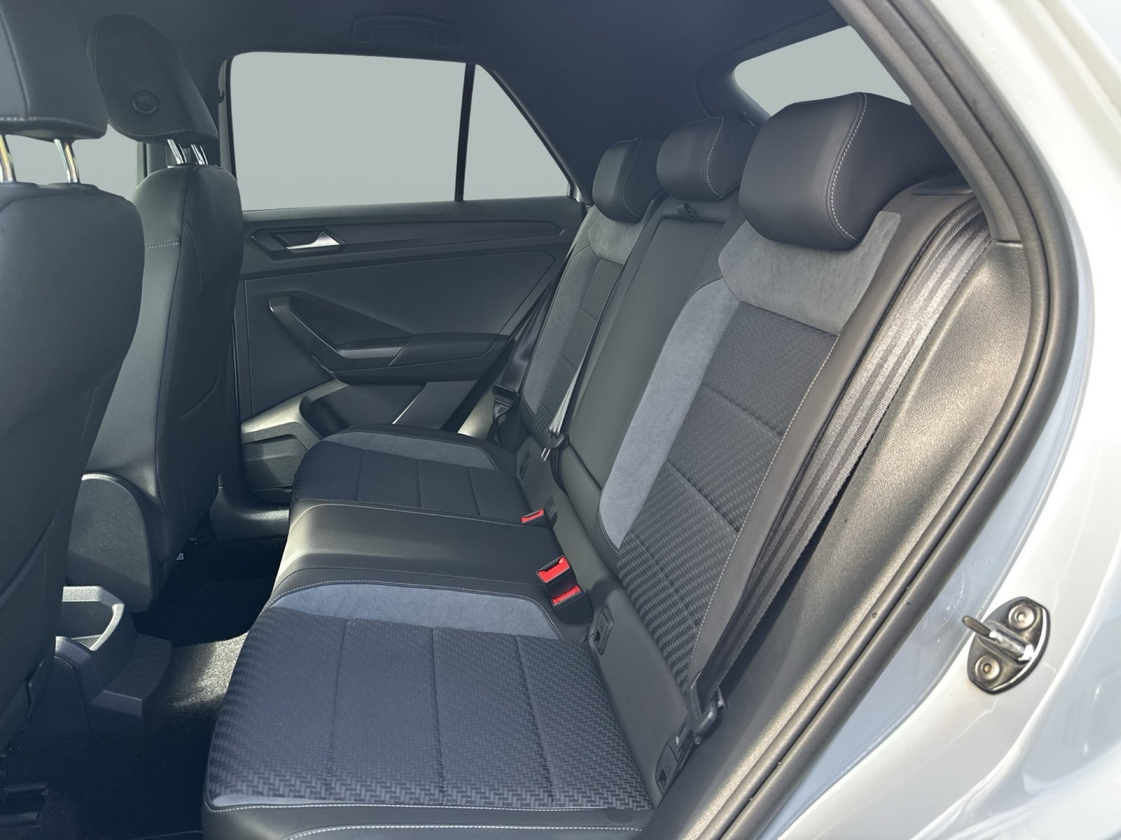 Volkswagen T-Roc 1.5 R-LINE AHK ACC ALU19" eKLAPPE NAVI