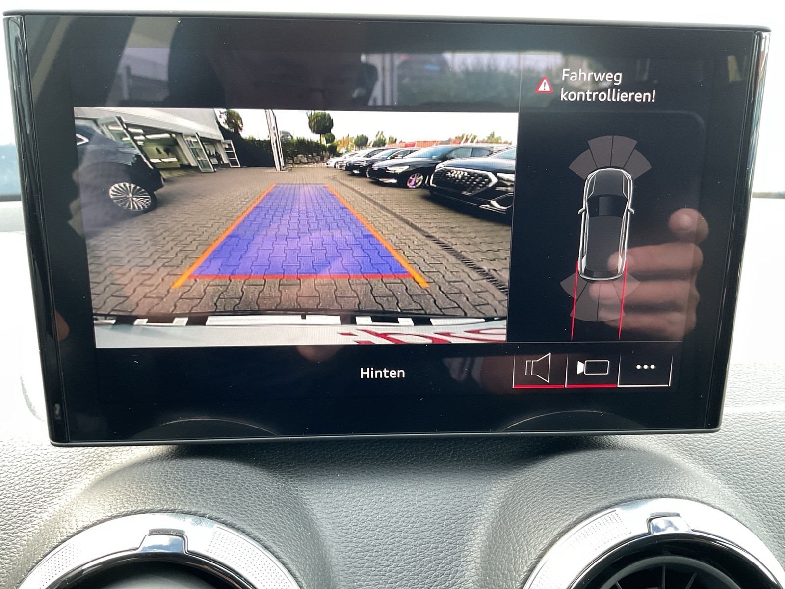 Audi Q2 35 advanced CAM ACC EKLAPPE NAVI+ LM17 SITZHZ