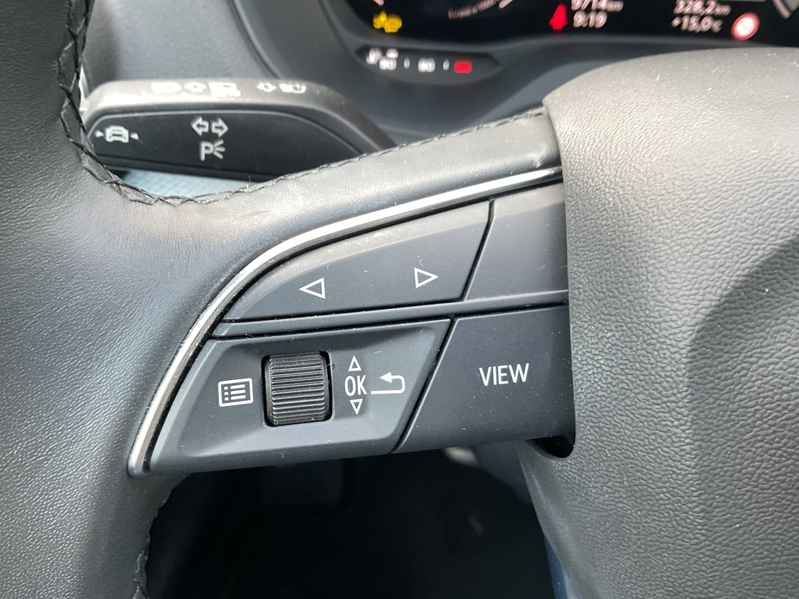 Audi Q2 35 advanced CAM ACC EKLAPPE NAVI+ LM17 SITZHZ