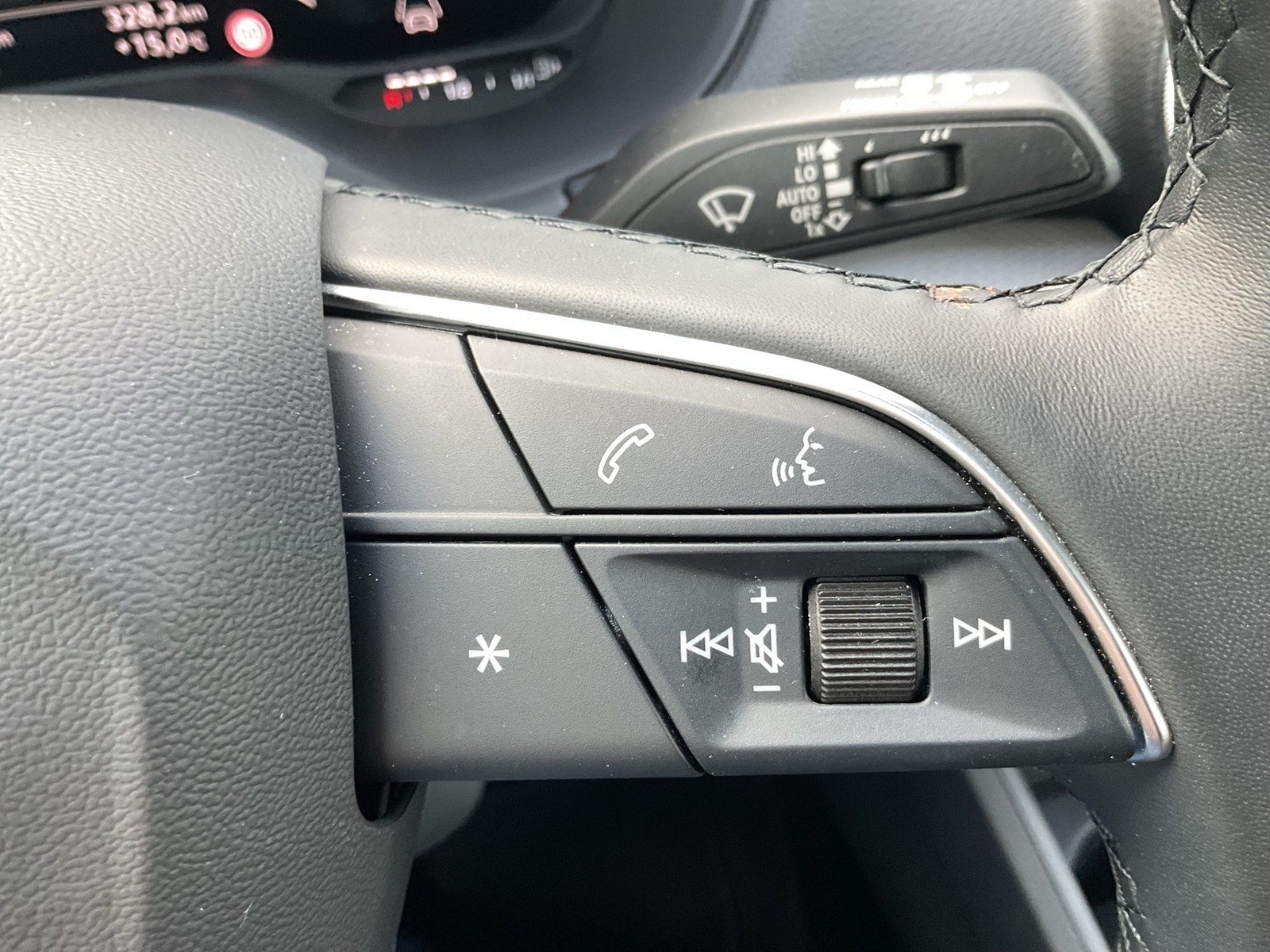 Audi Q2 35 advanced CAM ACC EKLAPPE NAVI+ LM17 SITZHZ