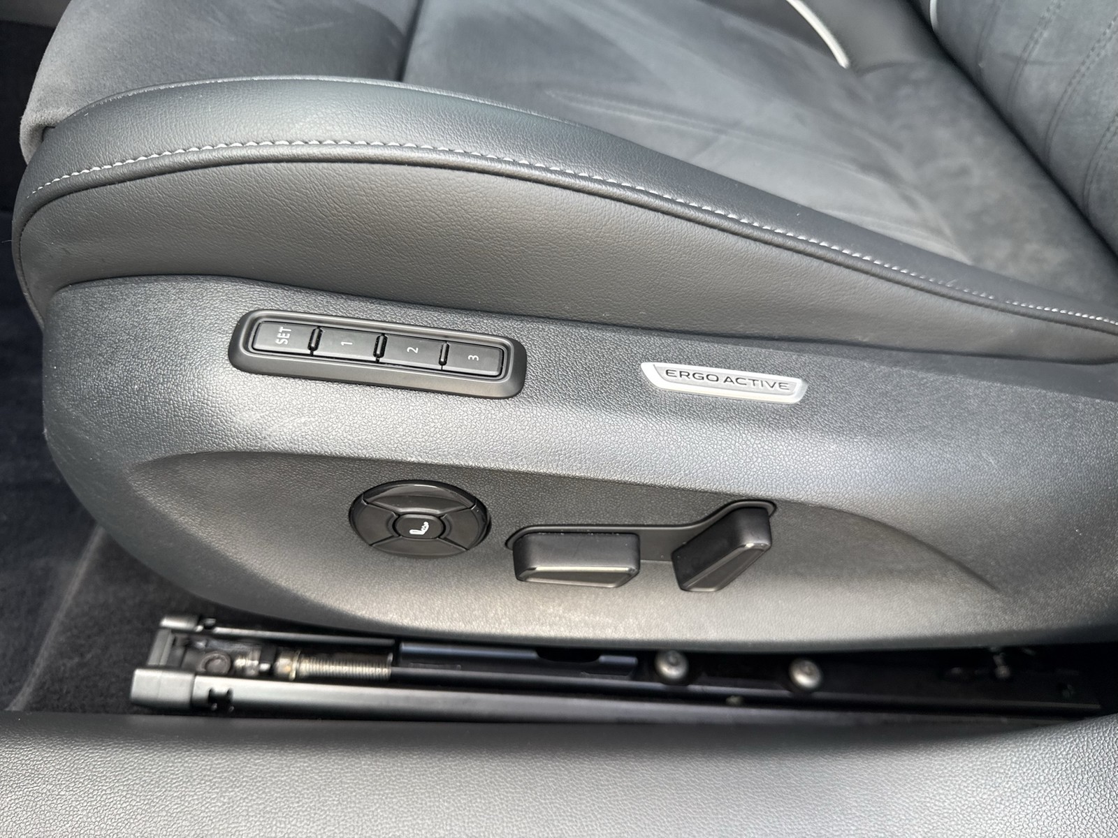 Volkswagen Passat Variant 1.5 HYBRID BUSINESS AHK CAM ACC