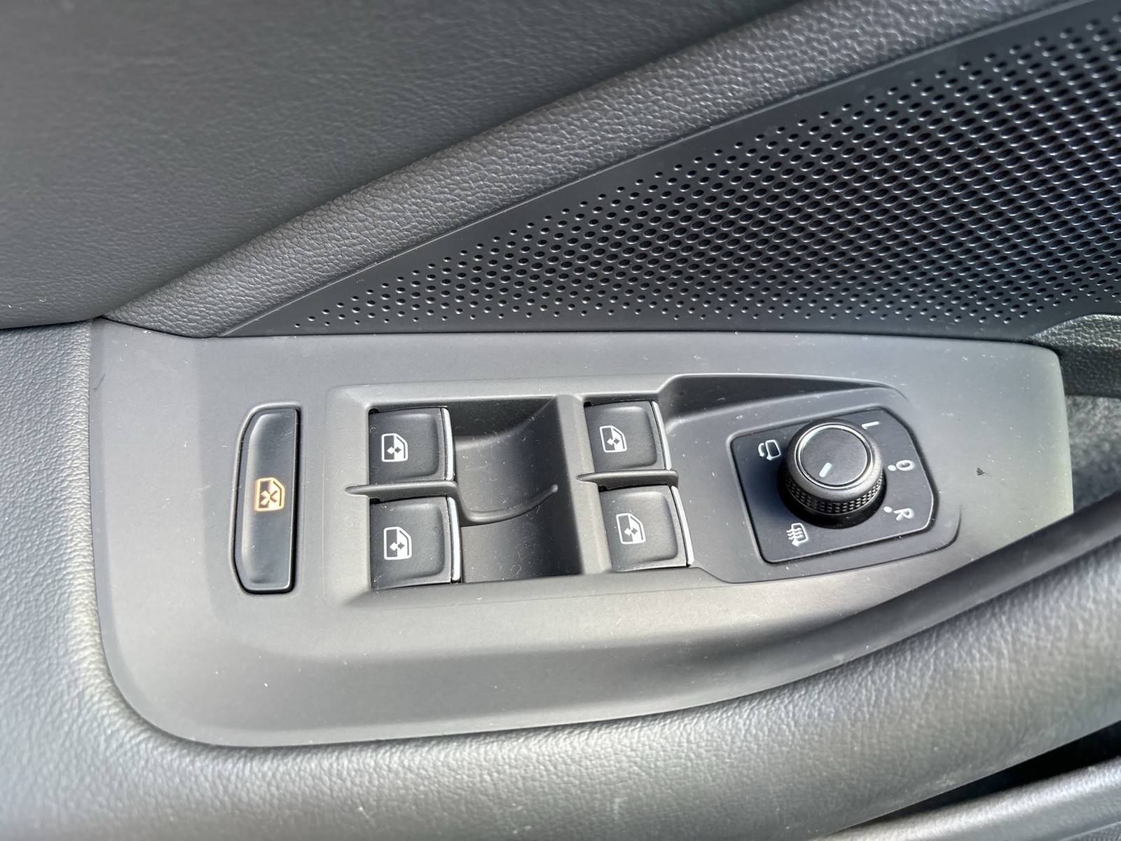 Volkswagen Passat Variant 1.5 HYBRID BUSINESS AHK CAM ACC