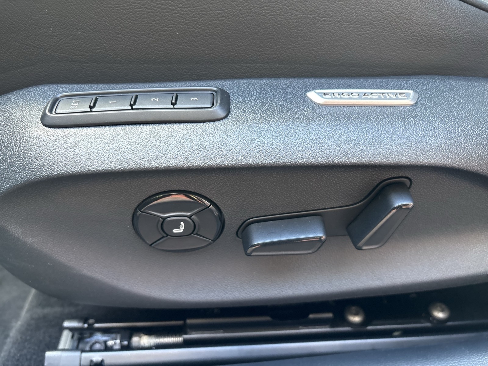 Volkswagen Passat Variant 1.5 HYBRID BUSINESS AHK CAM ACC