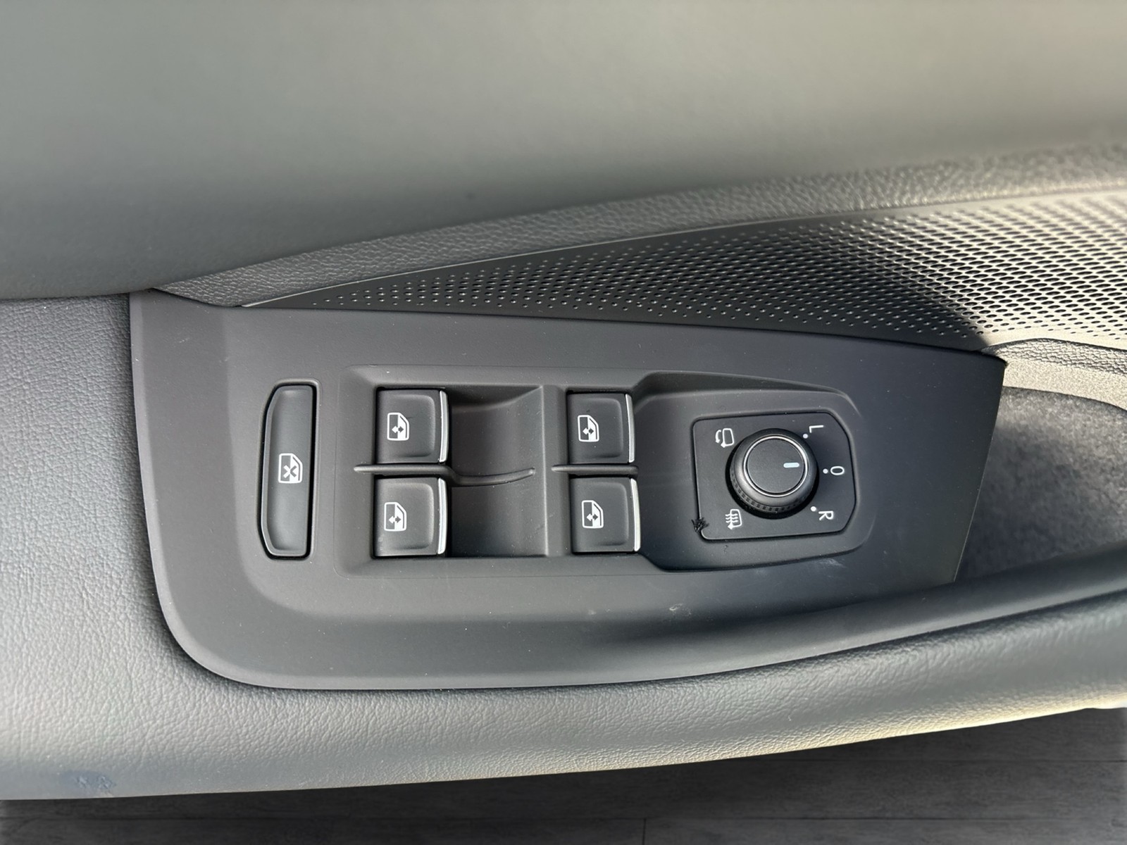 Volkswagen Passat Variant 1.5 HYBRID BUSINESS AHK CAM ACC