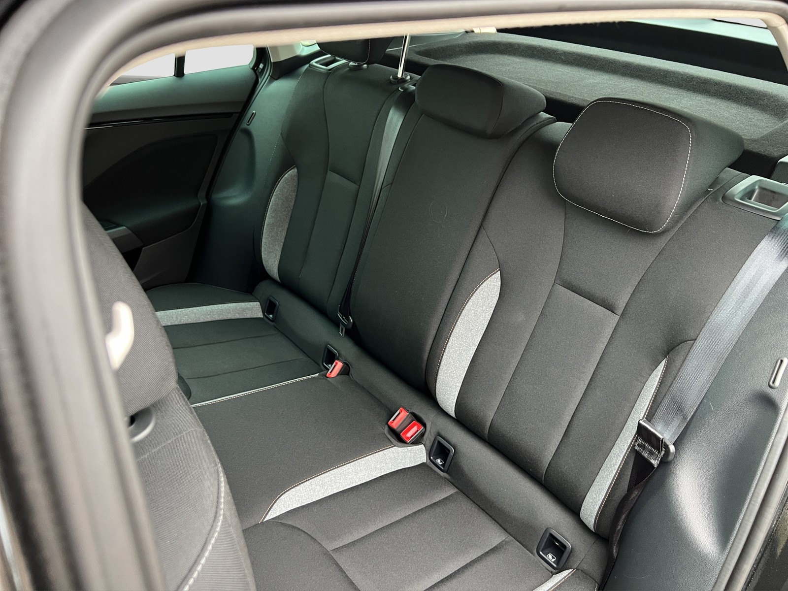 Skoda Kamiq 1.0 TOUR CAM ACC LM17 NAVI CARPLAY SITZHZ.