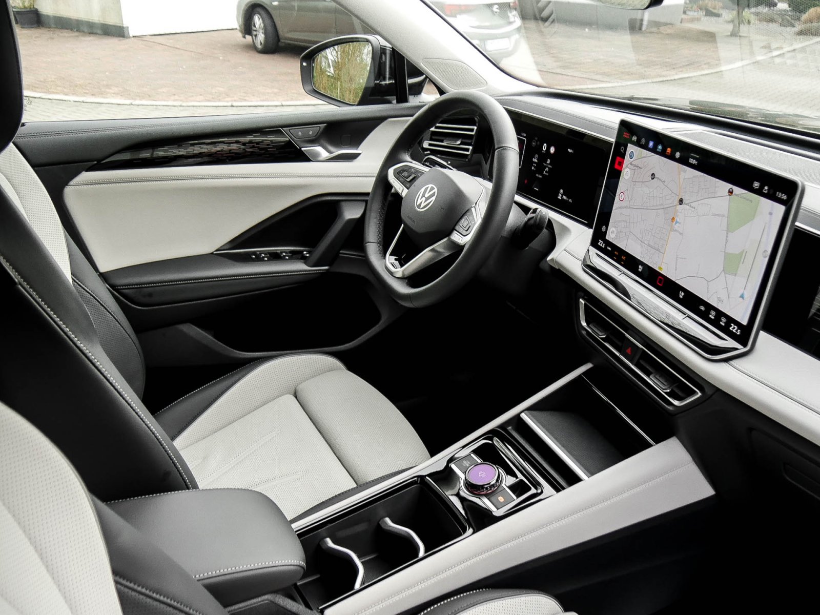 Volkswagen Tiguan 2.0 ELEGANCE NEUES MODELL LEDER AHK LM18
