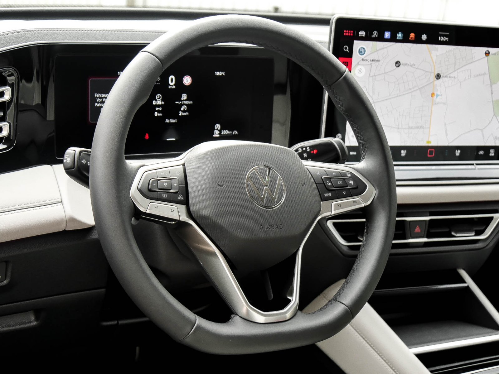Volkswagen Tiguan 2.0 ELEGANCE NEUES MODELL LEDER AHK LM18
