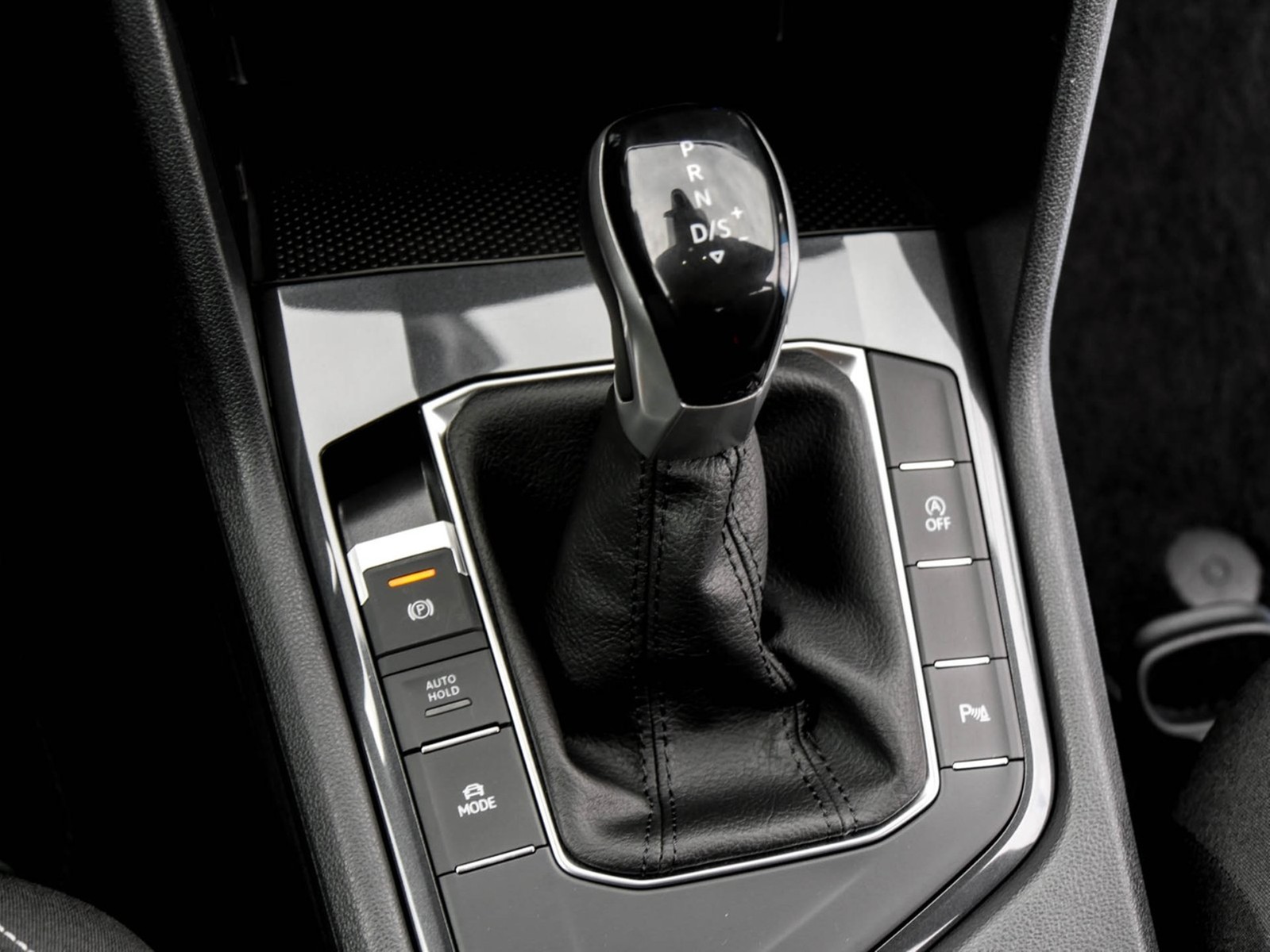 Volkswagen Tiguan 2.0 MOVE AHK CAM ACC LM17 NAVI SITZHEIZ.