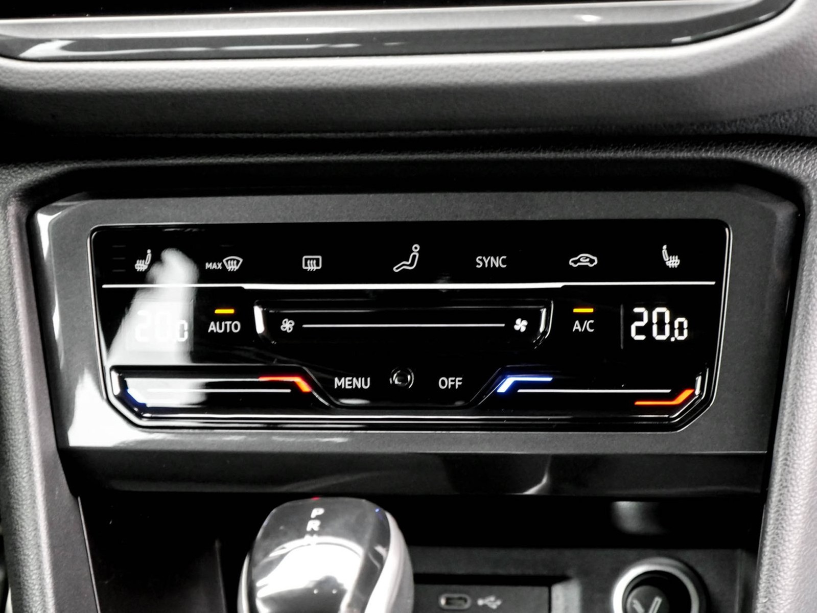 Volkswagen Tiguan 2.0 MOVE AHK CAM ACC LM17 NAVI SITZHEIZ.