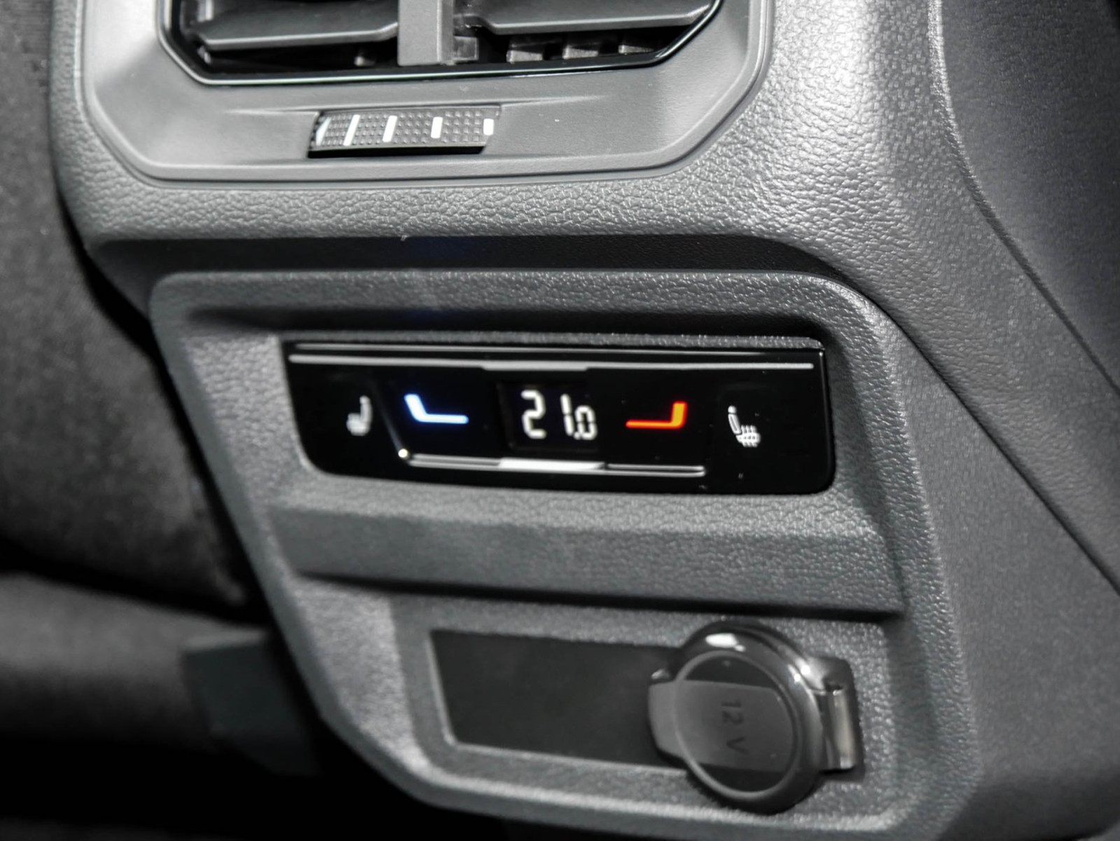 Volkswagen Tiguan 2.0 MOVE AHK CAM ACC LM17 NAVI SITZHEIZ.